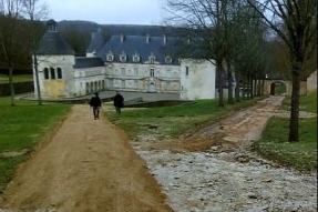 Orages, le château de Bussy-Rabutin a rouvert ses portes au public et accueille le tournage du film  « Molière et l'affaire Tartuffe » 